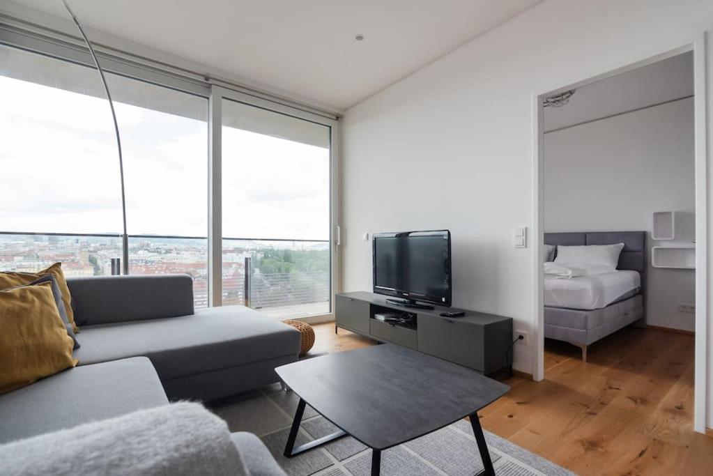 Hoch Hinaus, Neu Und Stilvoll Mit Pool Am Dach Apartment Vienna Exterior photo