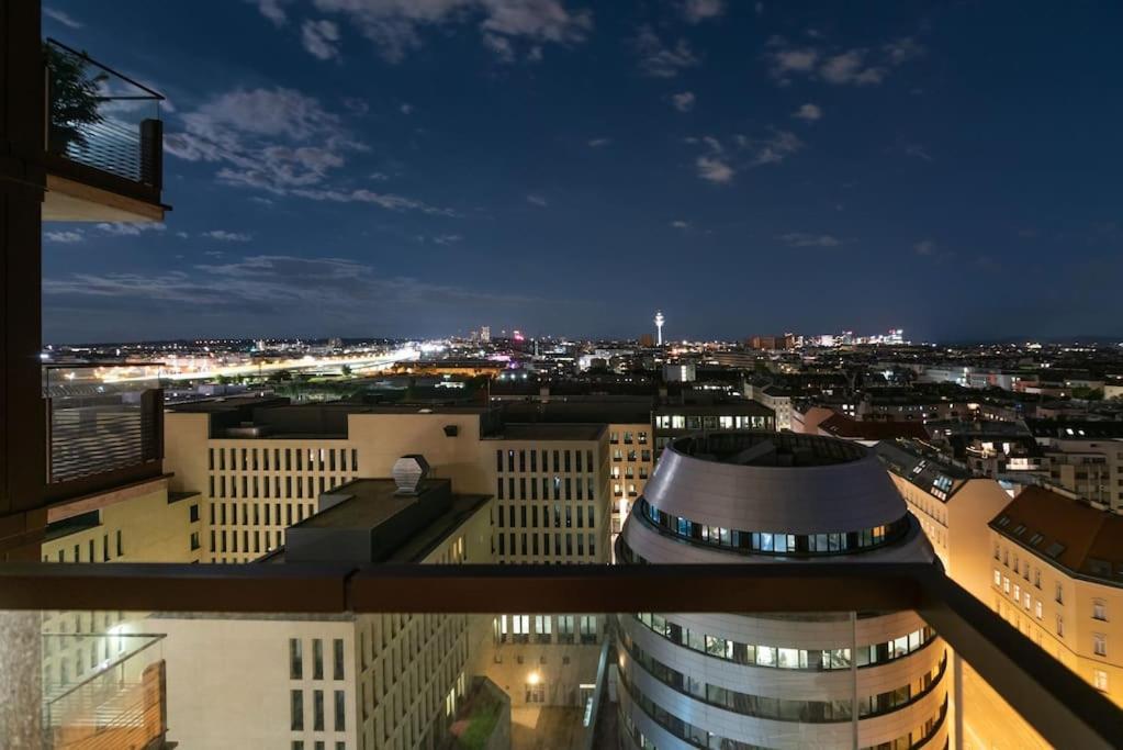 Hoch Hinaus, Neu Und Stilvoll Mit Pool Am Dach Apartment Vienna Exterior photo