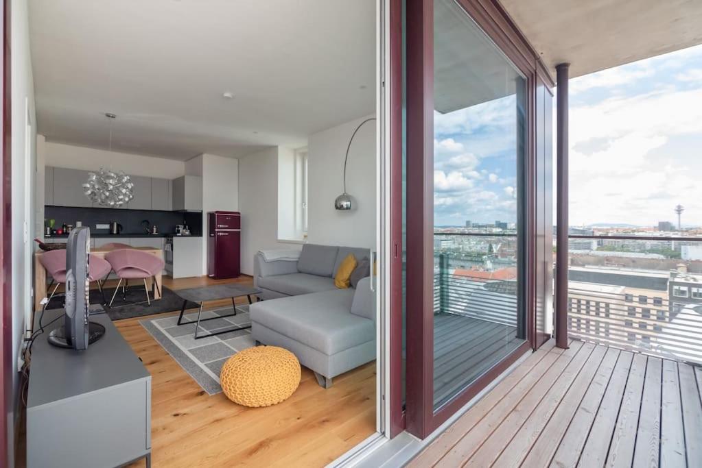 Hoch Hinaus, Neu Und Stilvoll Mit Pool Am Dach Apartment Vienna Exterior photo
