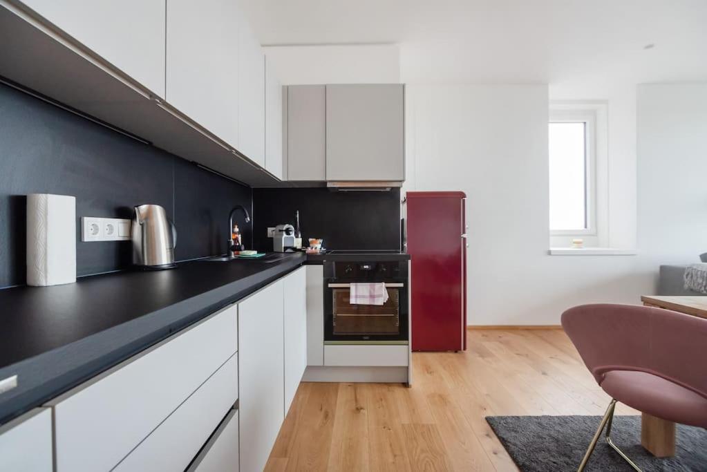 Hoch Hinaus, Neu Und Stilvoll Mit Pool Am Dach Apartment Vienna Exterior photo