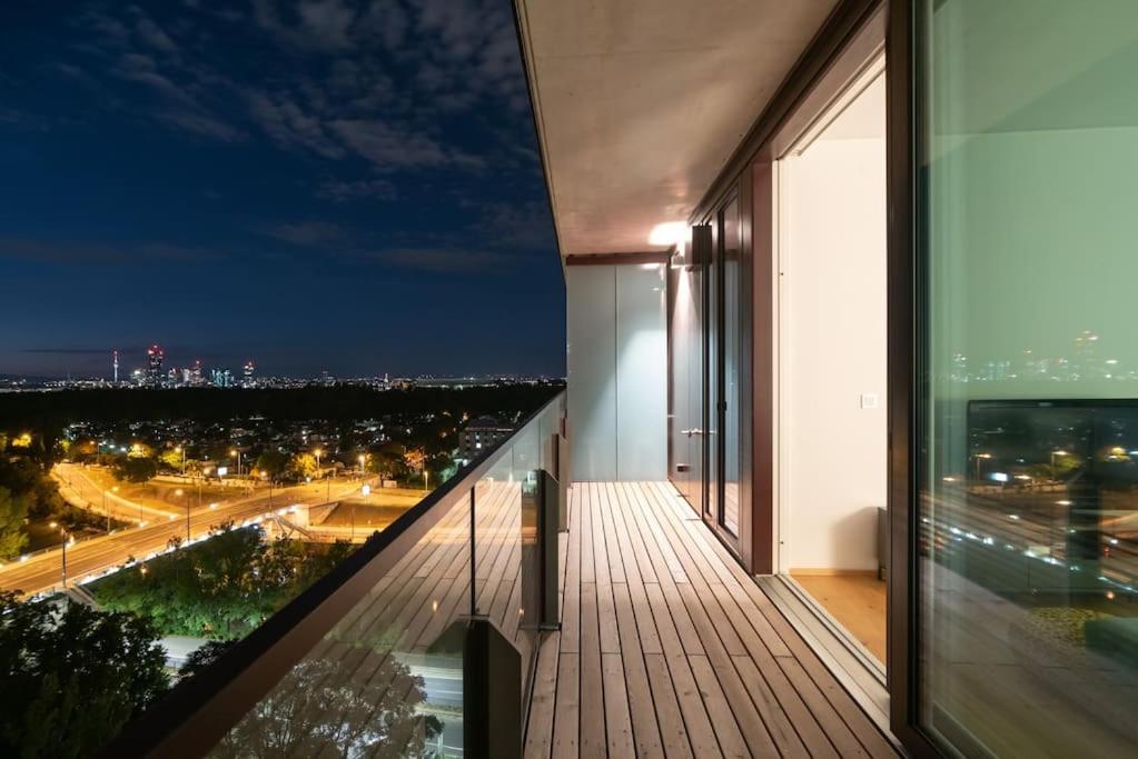Hoch Hinaus, Neu Und Stilvoll Mit Pool Am Dach Apartment Vienna Exterior photo