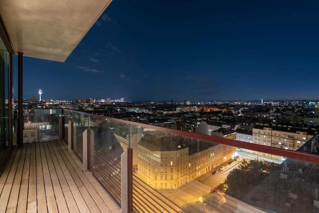 Hoch Hinaus, Neu Und Stilvoll Mit Pool Am Dach Apartment Vienna Exterior photo