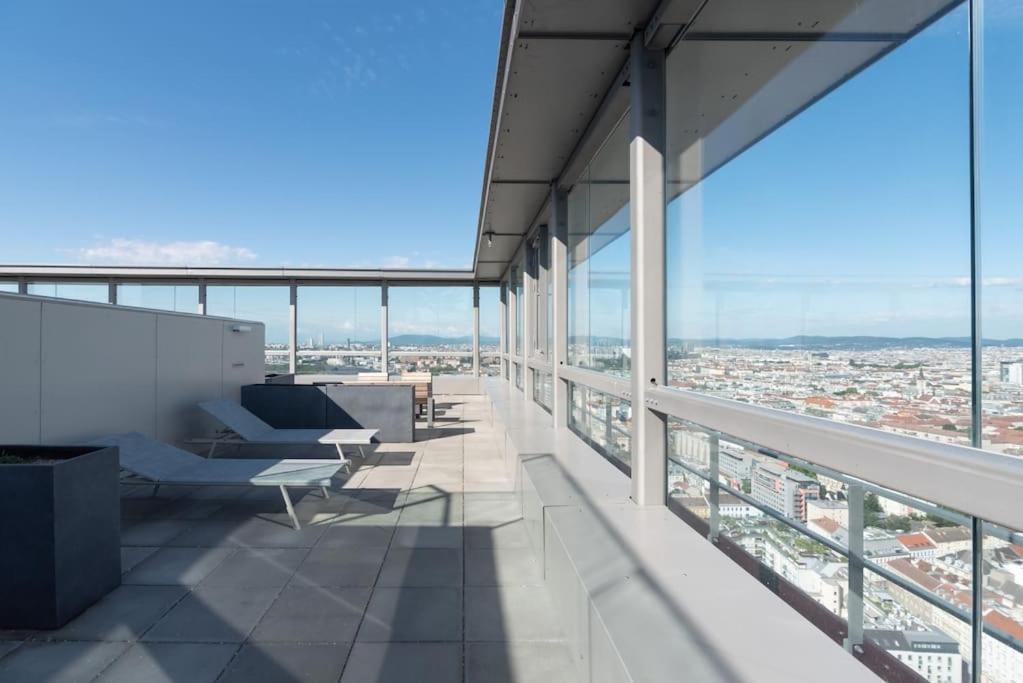 Hoch Hinaus, Neu Und Stilvoll Mit Pool Am Dach Apartment Vienna Exterior photo
